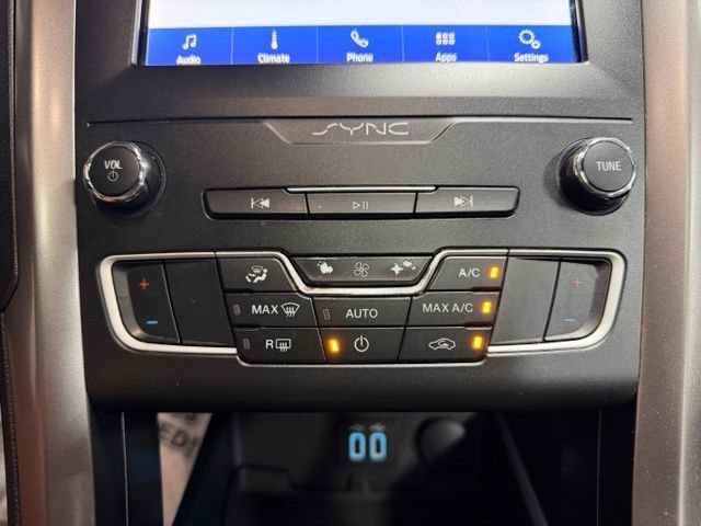 Used 2020 Ford Fusion SE FWD image 39