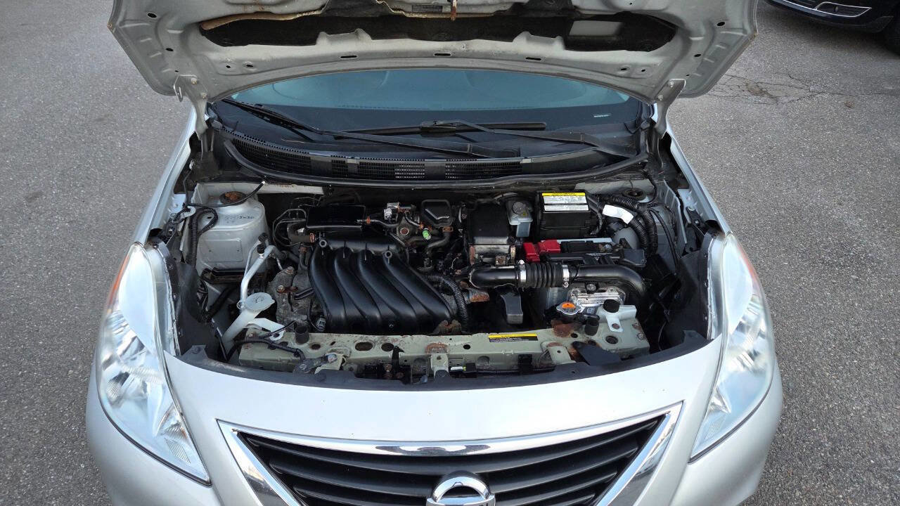 Used 2013 Nissan Versa SV image 39