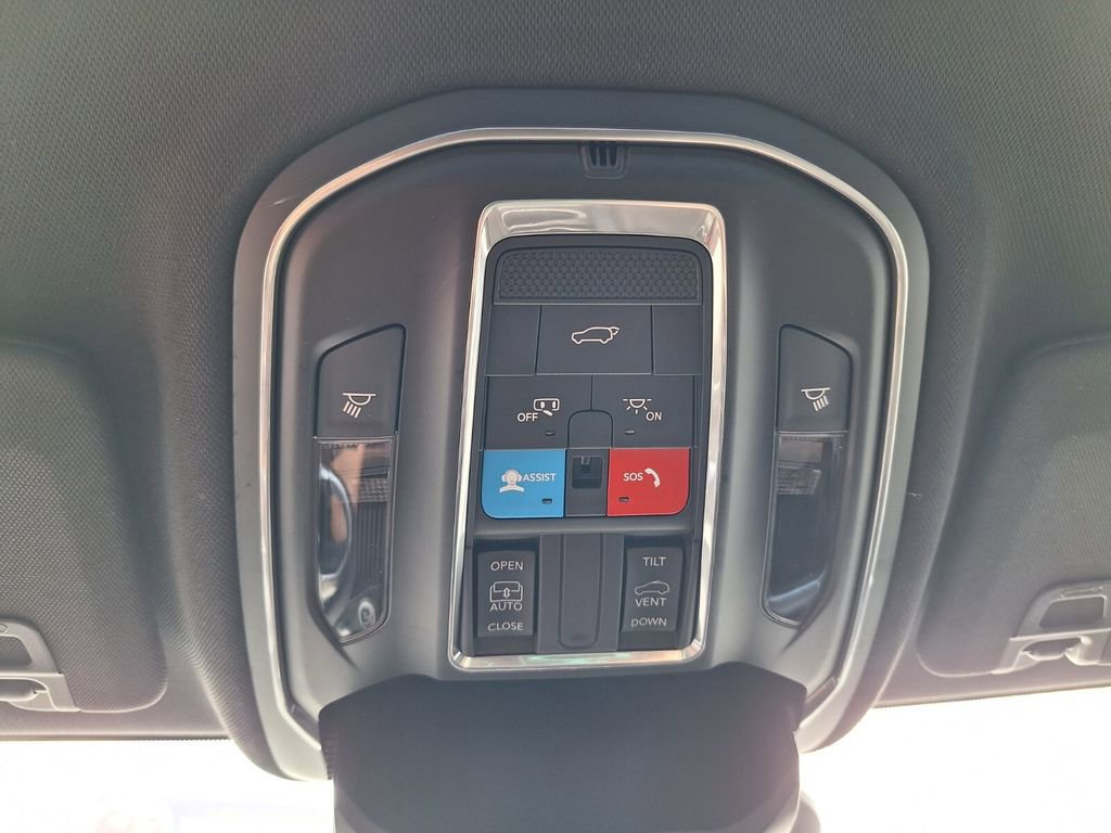 Used 2025 Jeep Grand Cherokee L Laredo w/ Luxury Tech Group I image 18