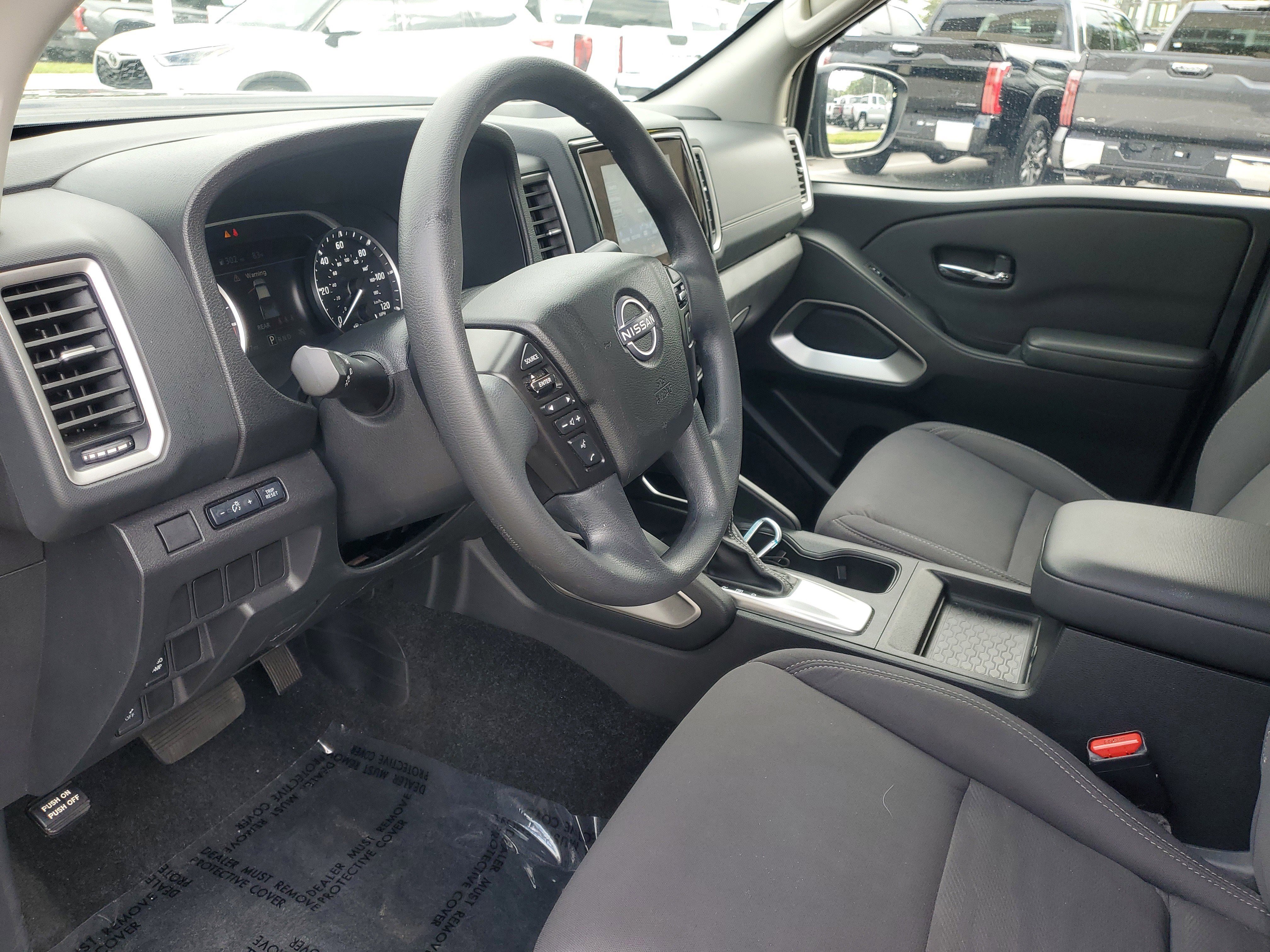 Used 2024 Nissan Frontier SV image 15