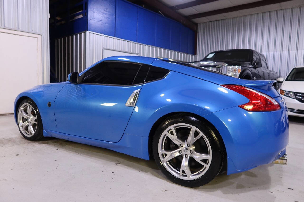 Used 2009 Nissan 370Z Touring w/ Sport Pkg image 2