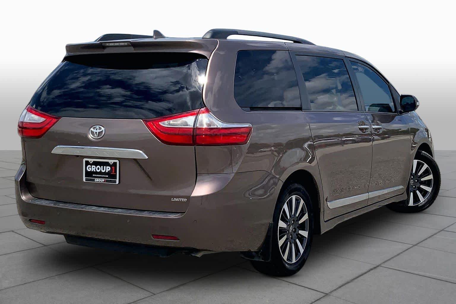 Used 2018 Toyota Sienna Limited FWD image 13