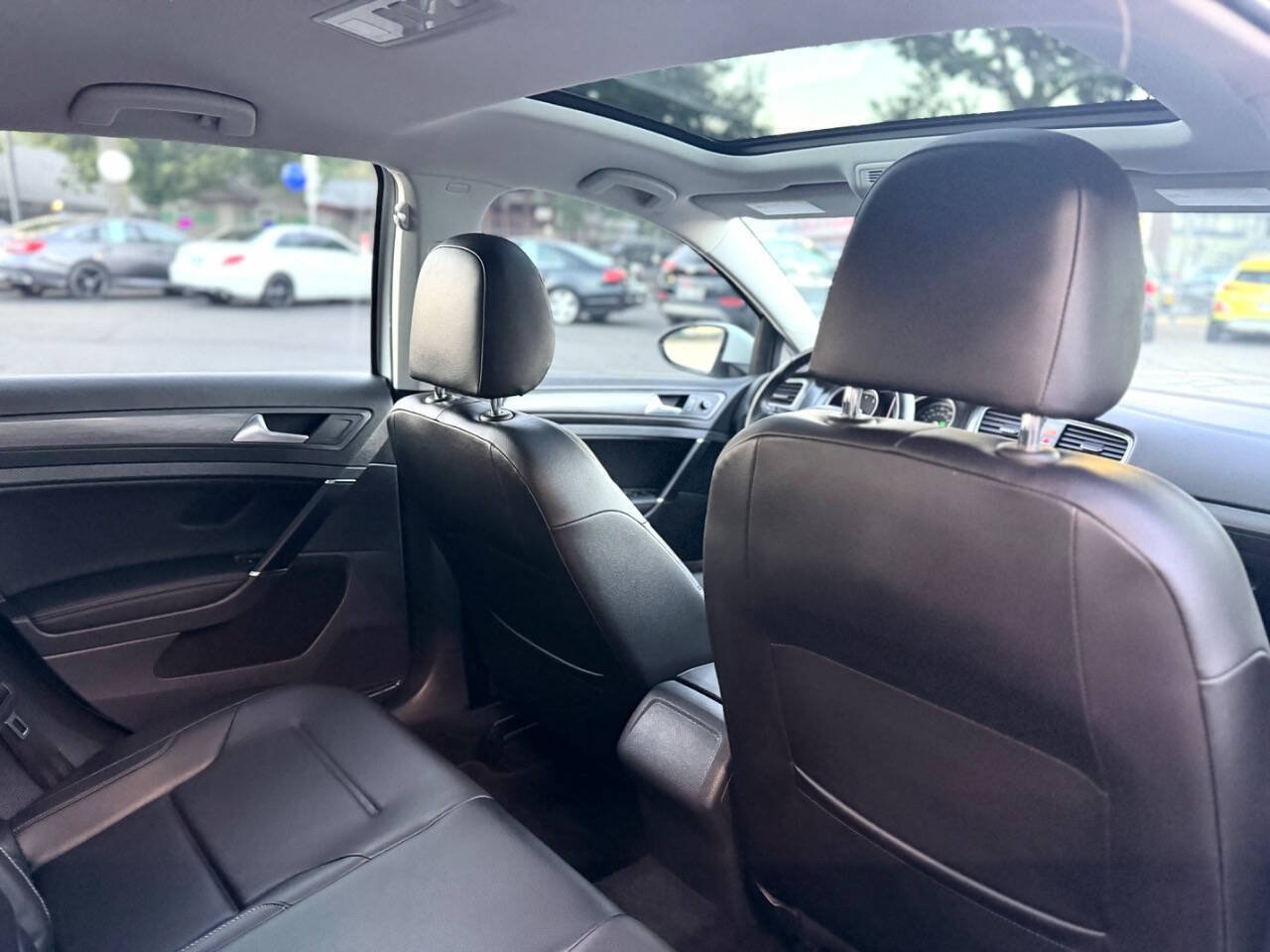 Used 2018 Volkswagen Golf SE FWD image 13