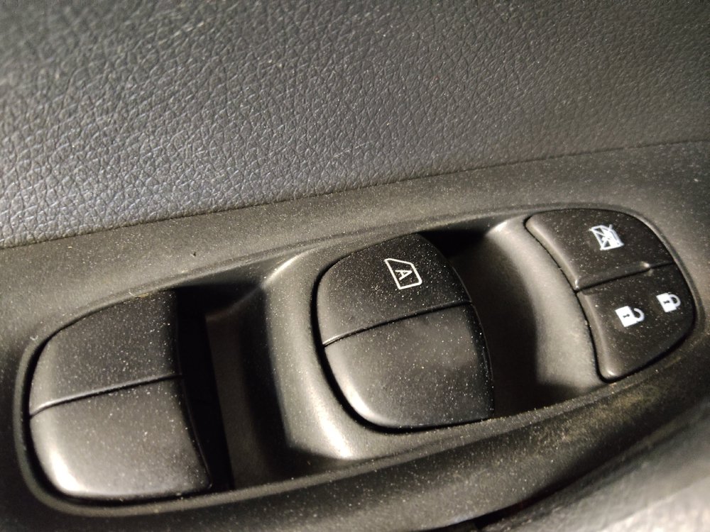 Used 2020 Nissan Rogue SV FWD image 27