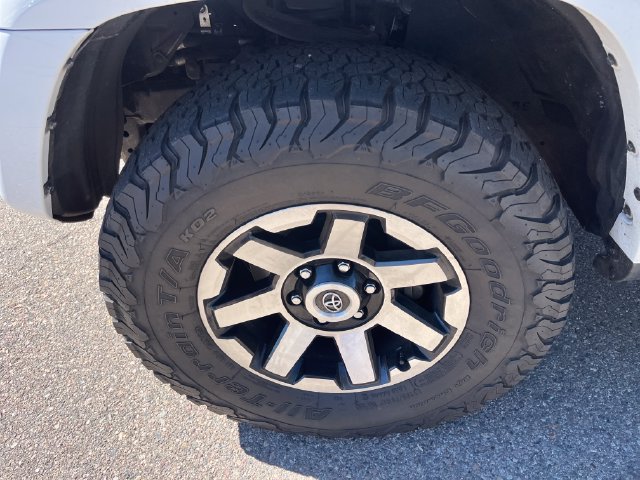 Used 2018 Toyota 4Runner TRD Off-Road AWD/4WD image 2