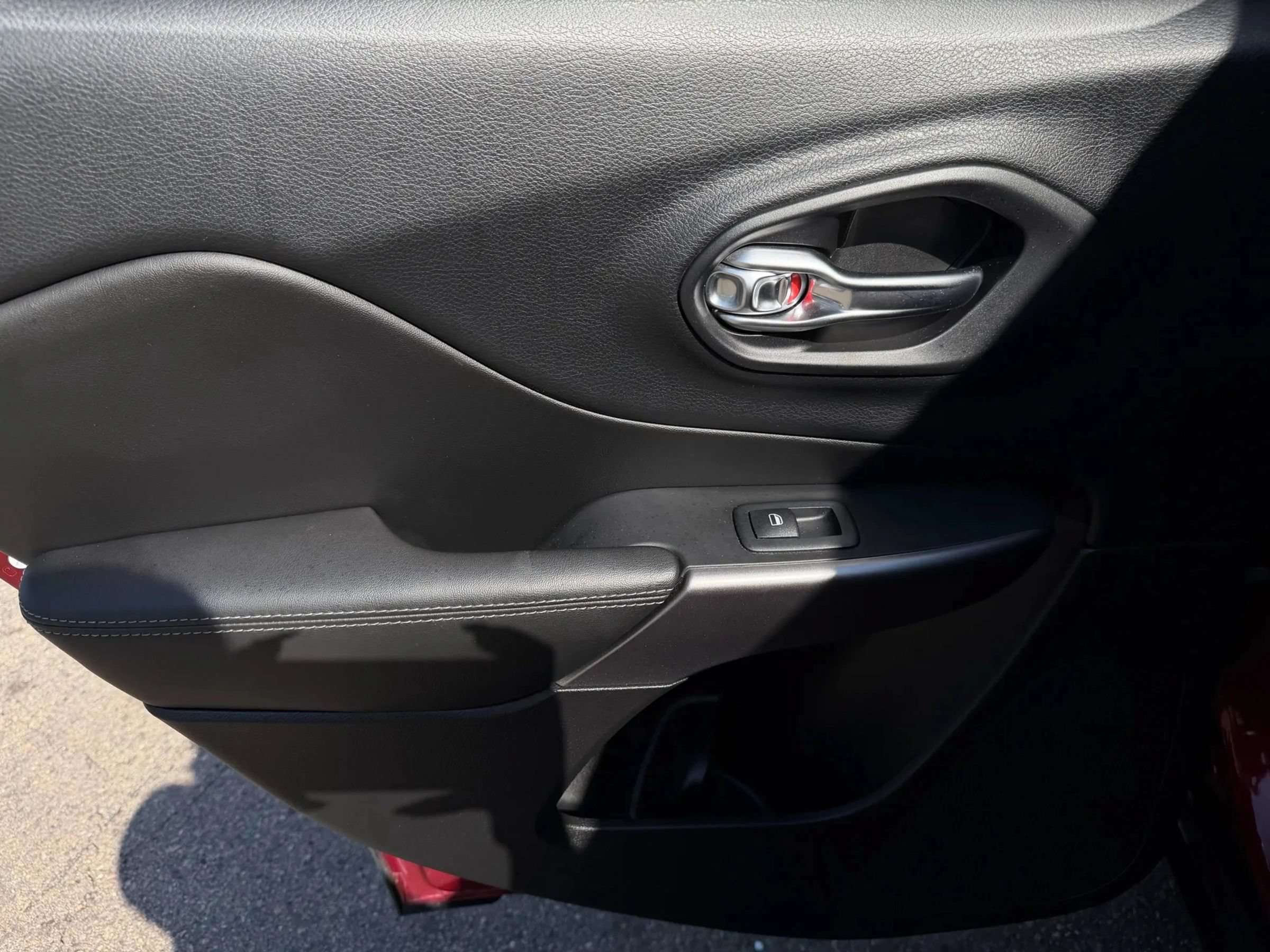 Used 2019 Jeep Cherokee Limited AWD/4WD image 17