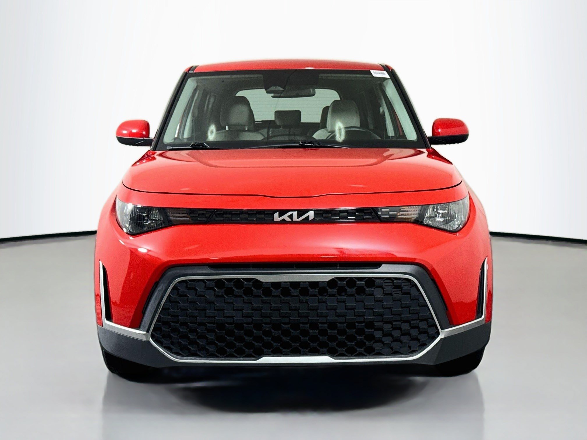 Used 2023 Kia Soul LX w/ LX Technology Package FWD image 2