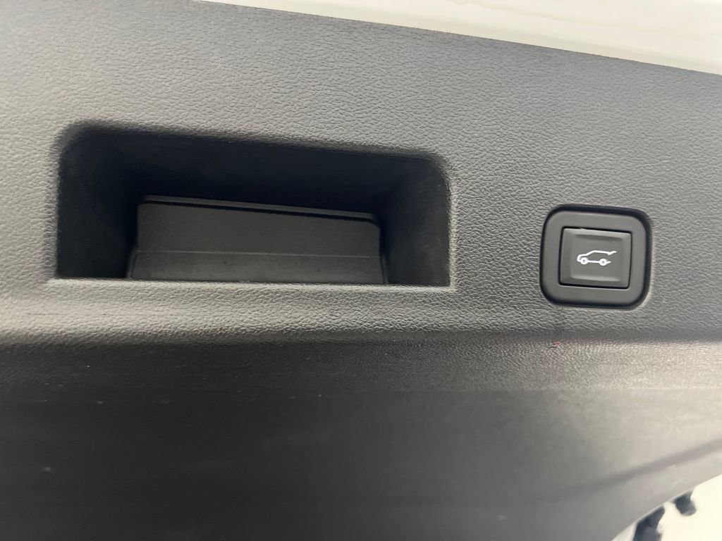 Used 2025 GMC Acadia Elevation image 43