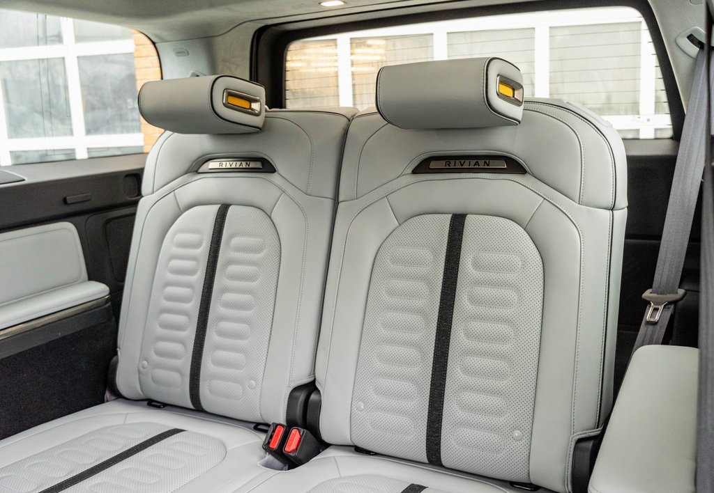 Used 2024 Rivian R1S Adventure image 34