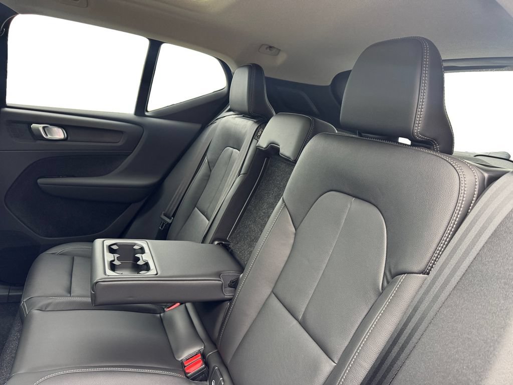 New 2026 Volvo XC40 B5 Plus w/ Protection Package Premier AWD/4WD image 24
