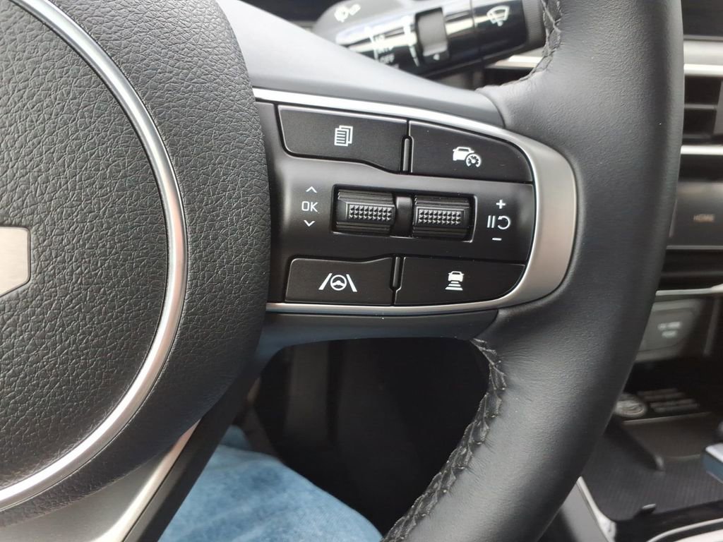 Used 2025 Kia K5 EX image 22