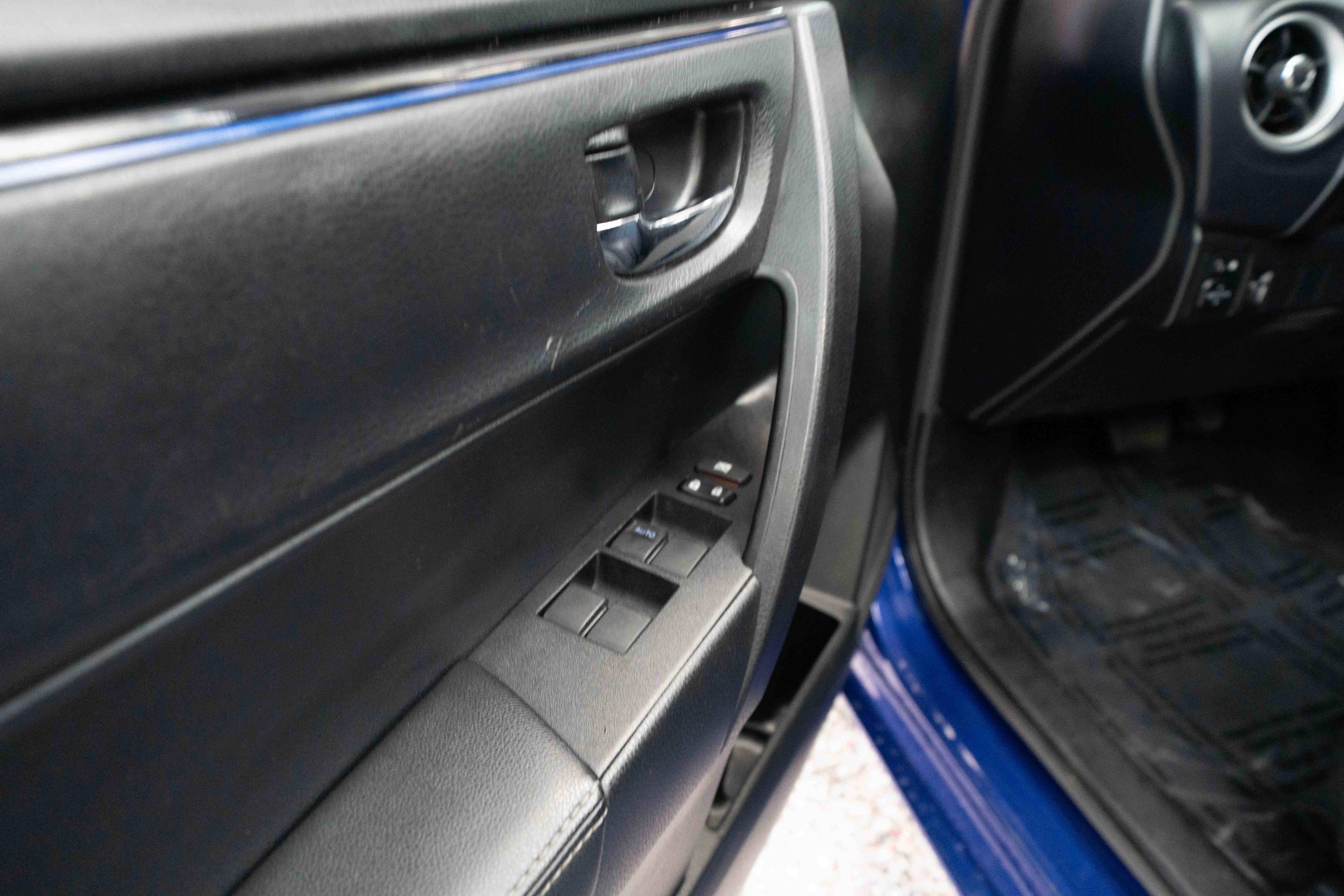 Used 2017 Toyota Corolla SE FWD image 7