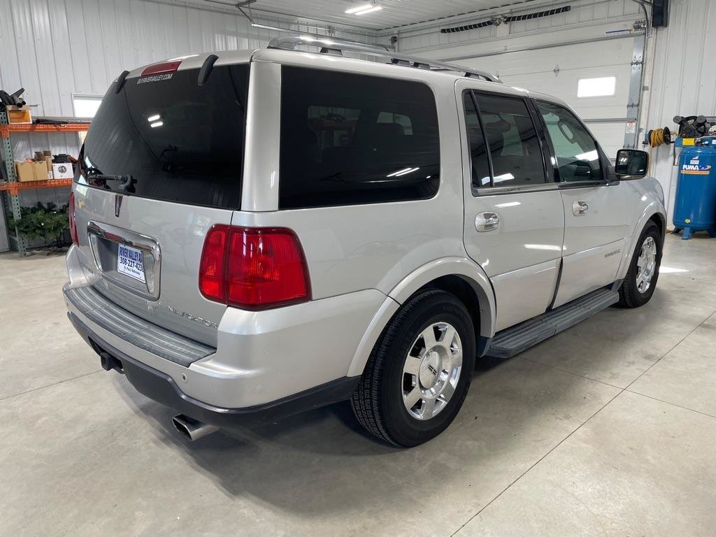 Used 2005 Lincoln Navigator Luxury AWD/4WD image 7