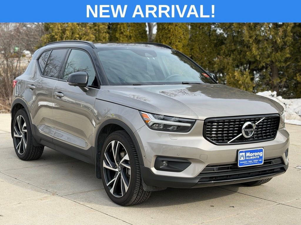 Used 2022 Volvo XC40 T5 R-Design w/ Advanced Package