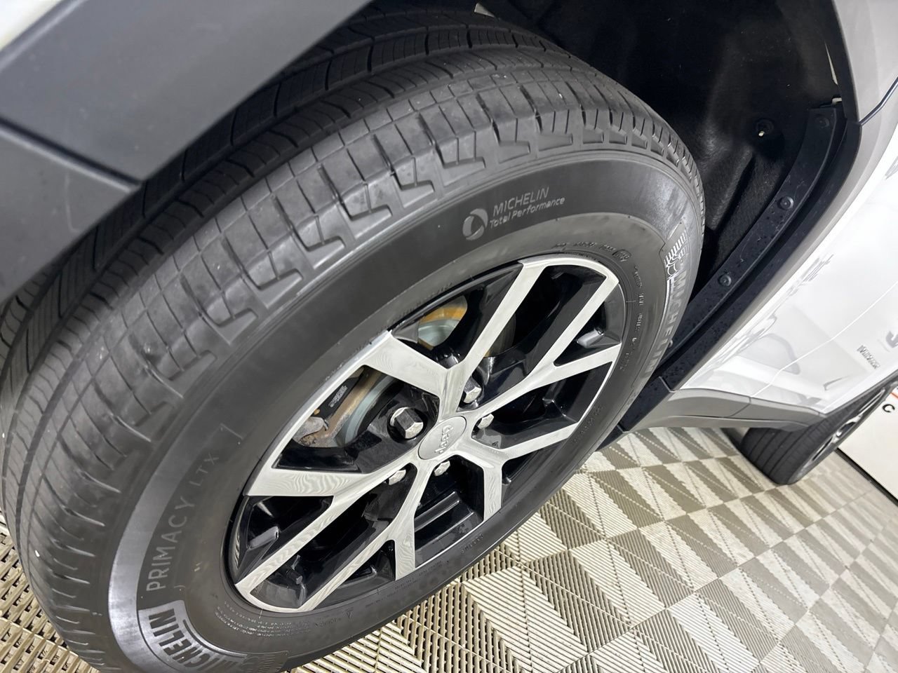 Used 2023 Jeep Grand Cherokee Limited AWD/4WD image 35