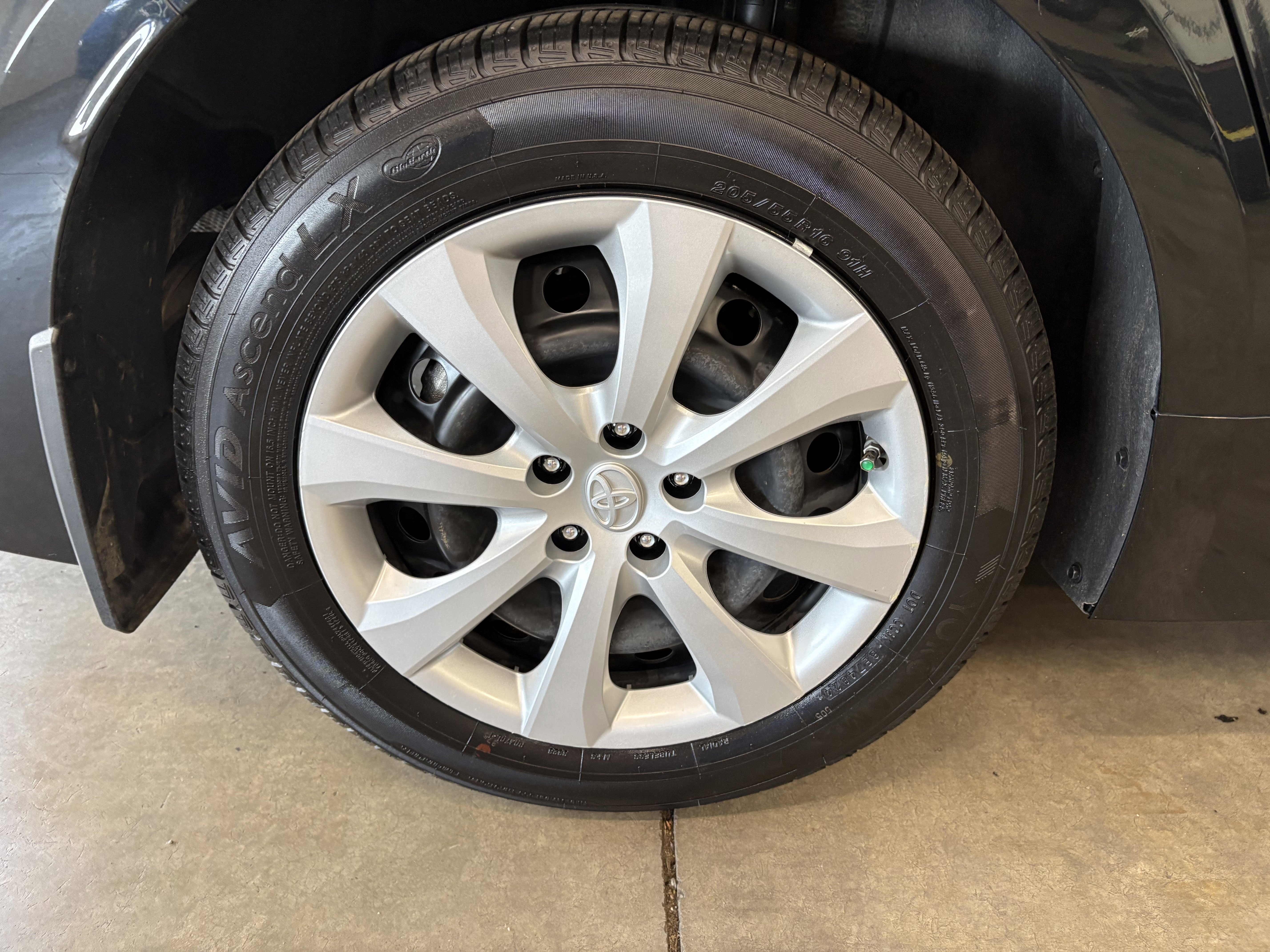 Used 2021 Toyota Corolla LE FWD image 29