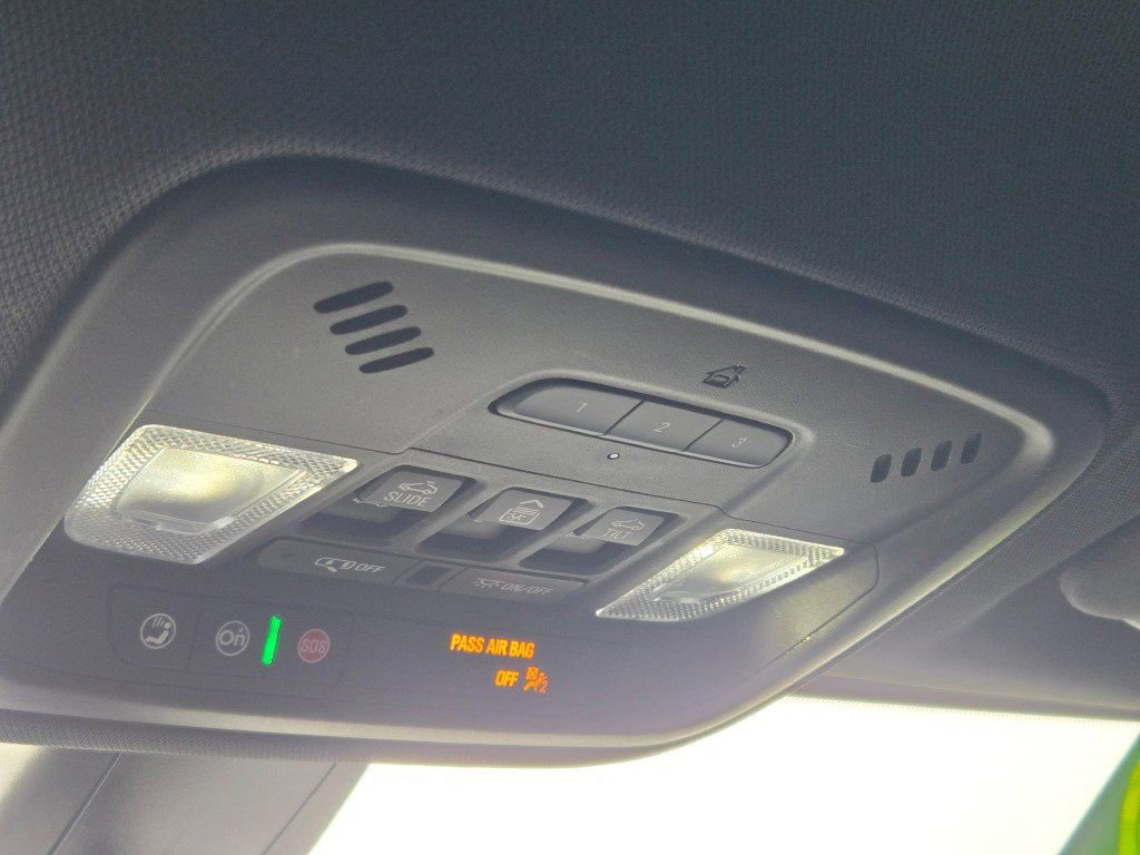 Used 2022 Chevrolet Traverse RS w/ LPO, Floor Liner Package AWD/4WD image 36