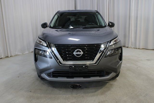 Used 2023 Nissan Rogue S image 2