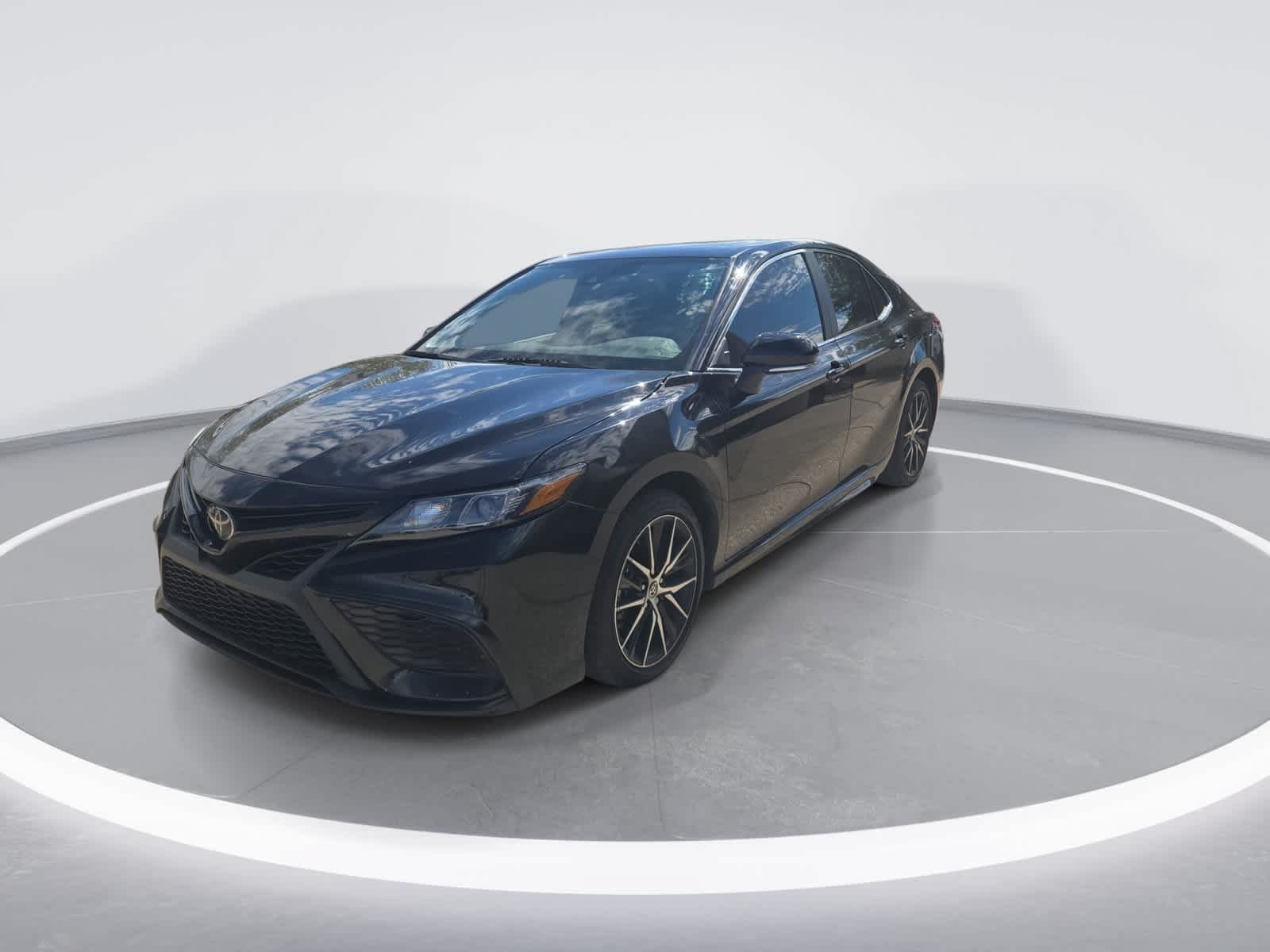 Used 2024 Toyota Camry SE FWD image 4