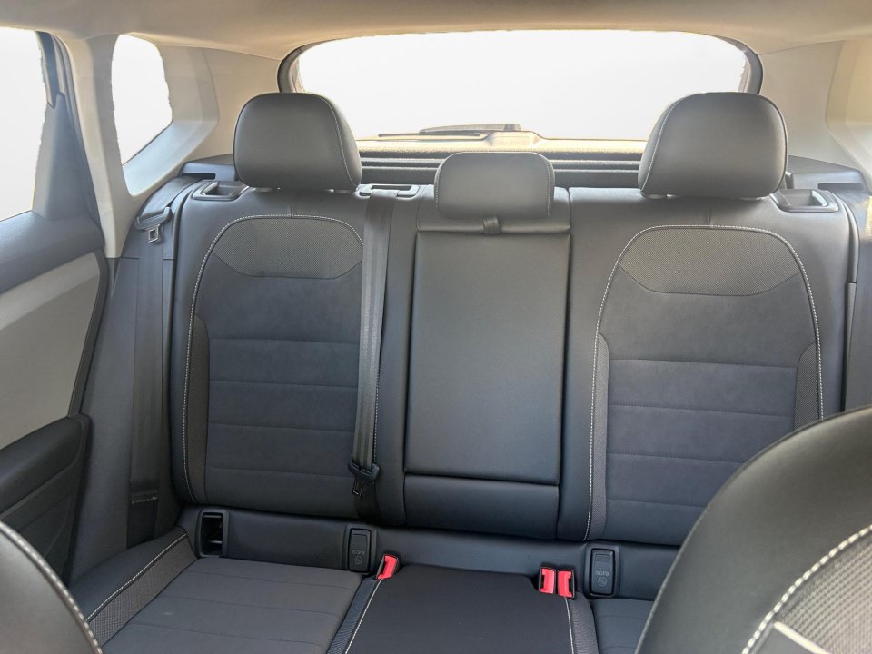 Certified 2023 Volkswagen Taos SE FWD image 12