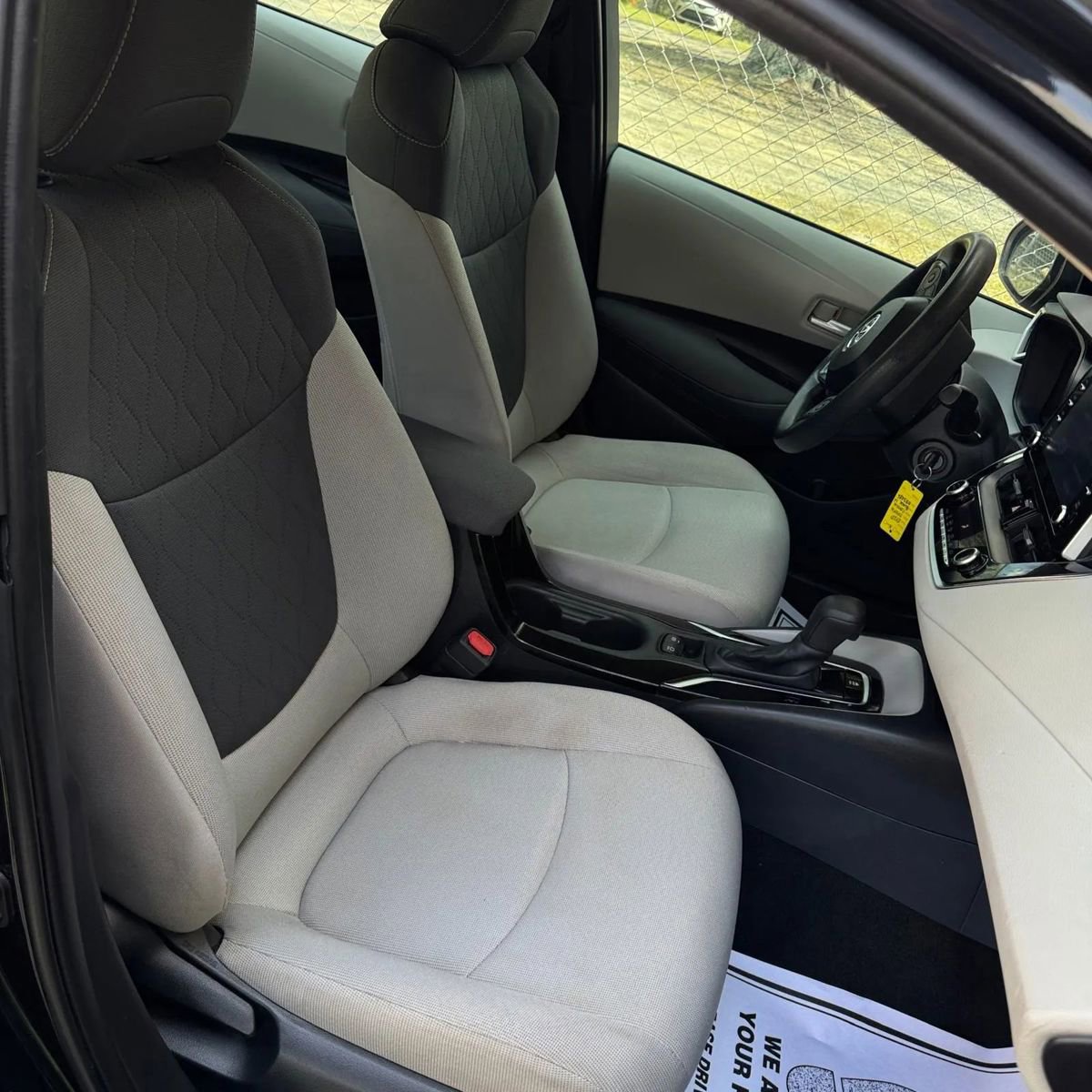 Used 2020 Toyota Corolla LE FWD image 14