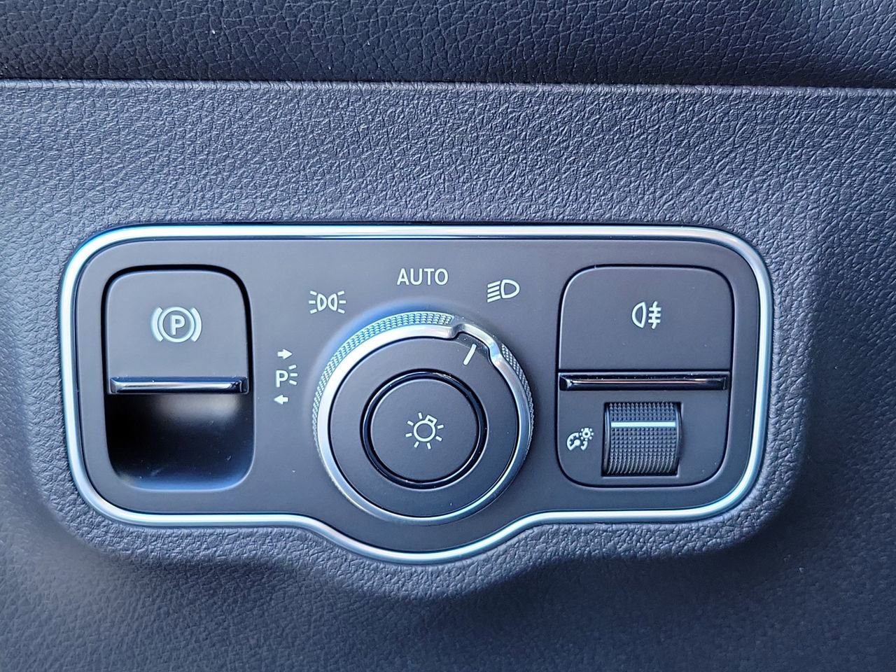 New 2025 Mercedes-Benz GLB 35 AMG 4MATIC image 22