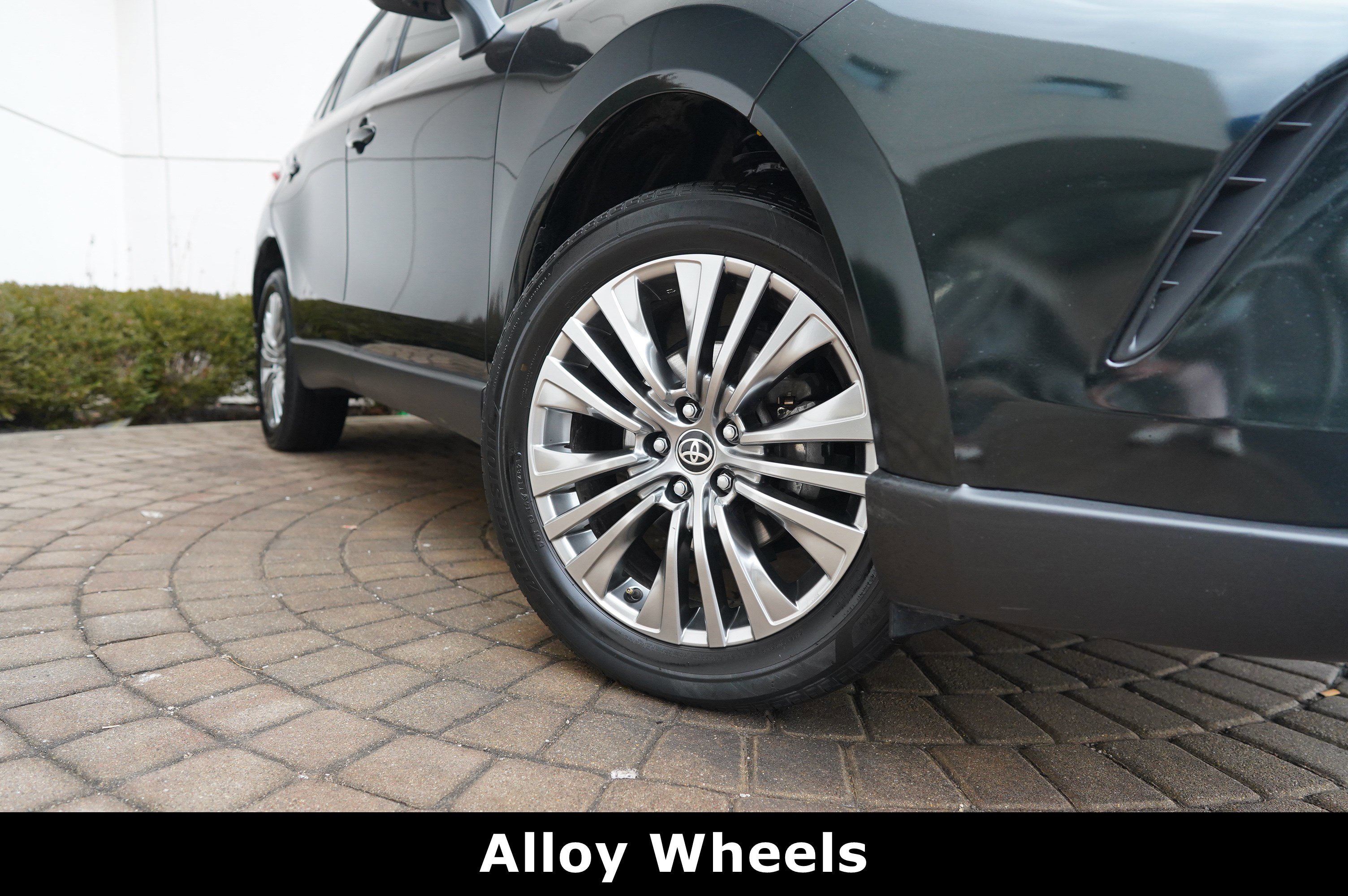 Used 2022 Toyota Venza Limited image 15