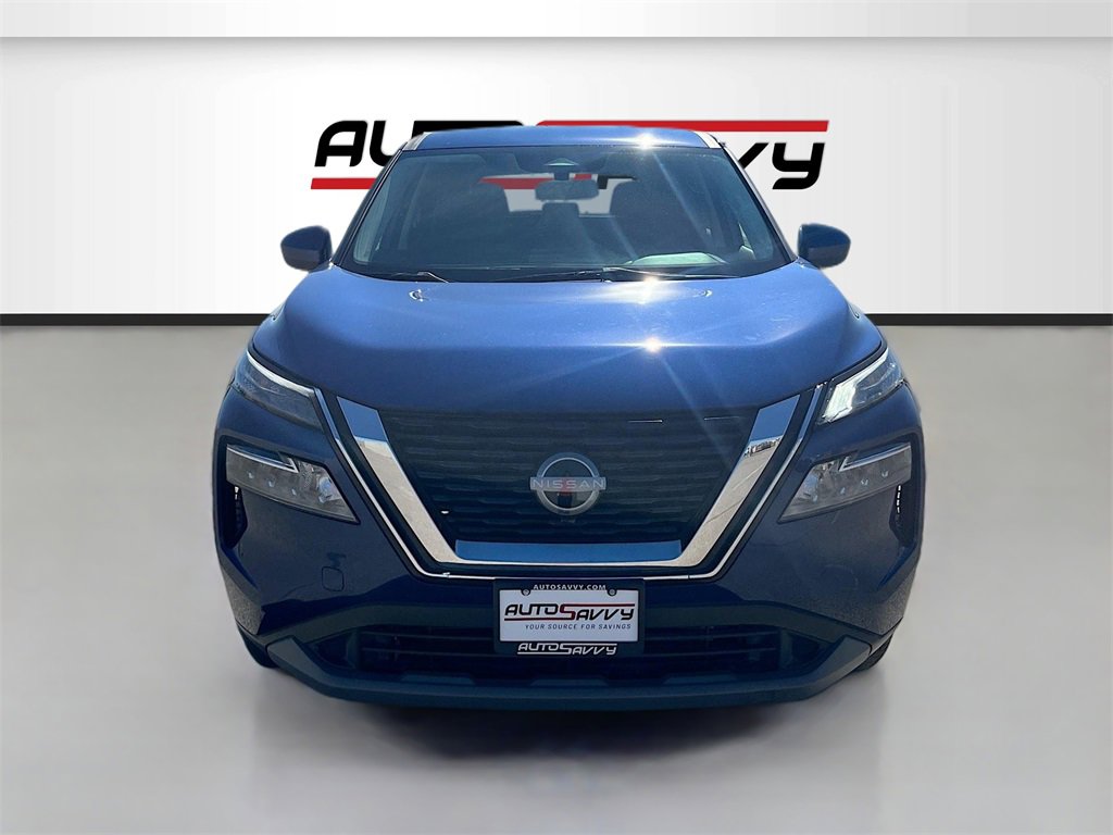 Used 2023 Nissan Rogue SV image 2