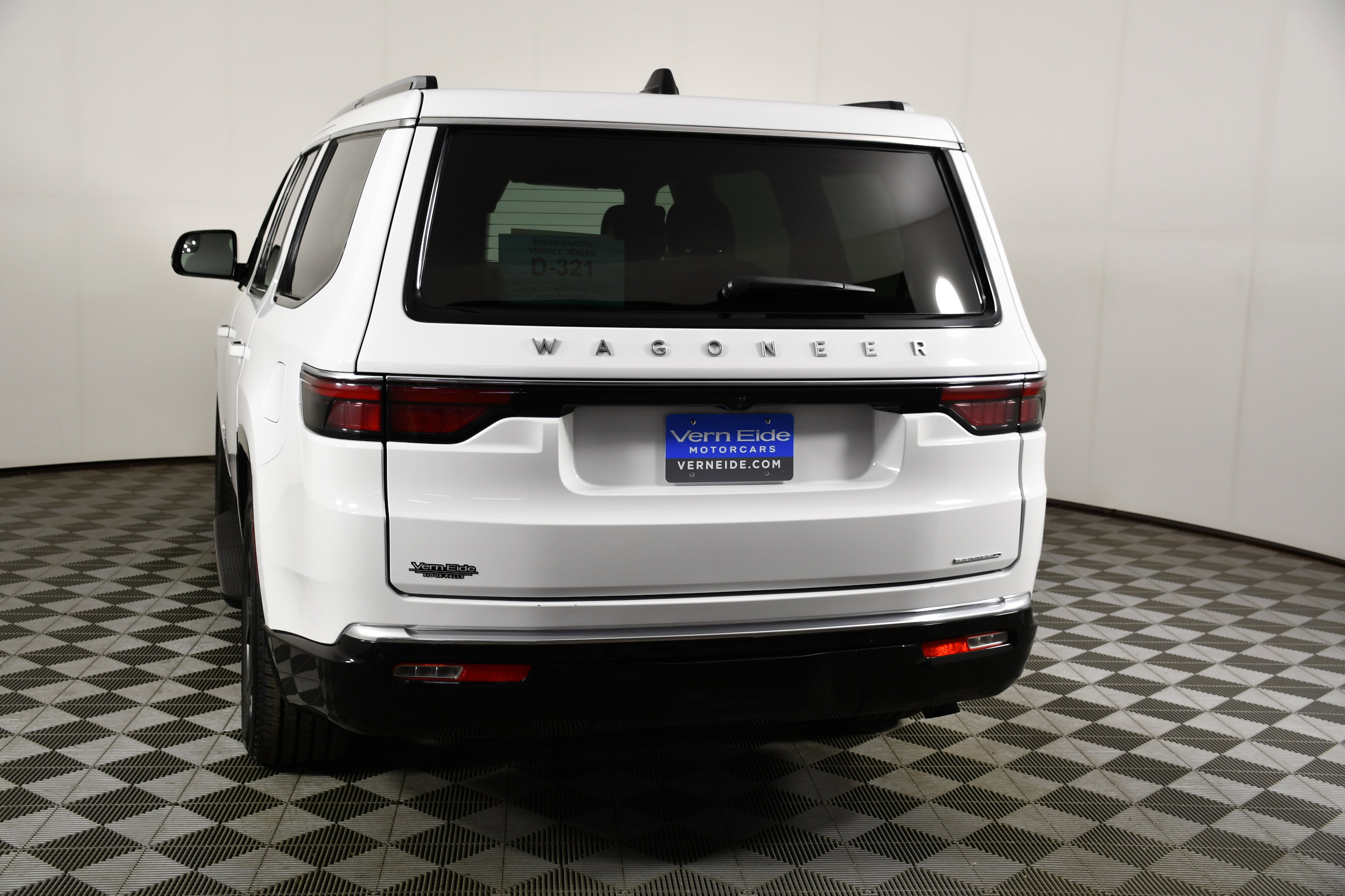 Used 2024 Jeep Wagoneer Series III AWD/4WD image 7