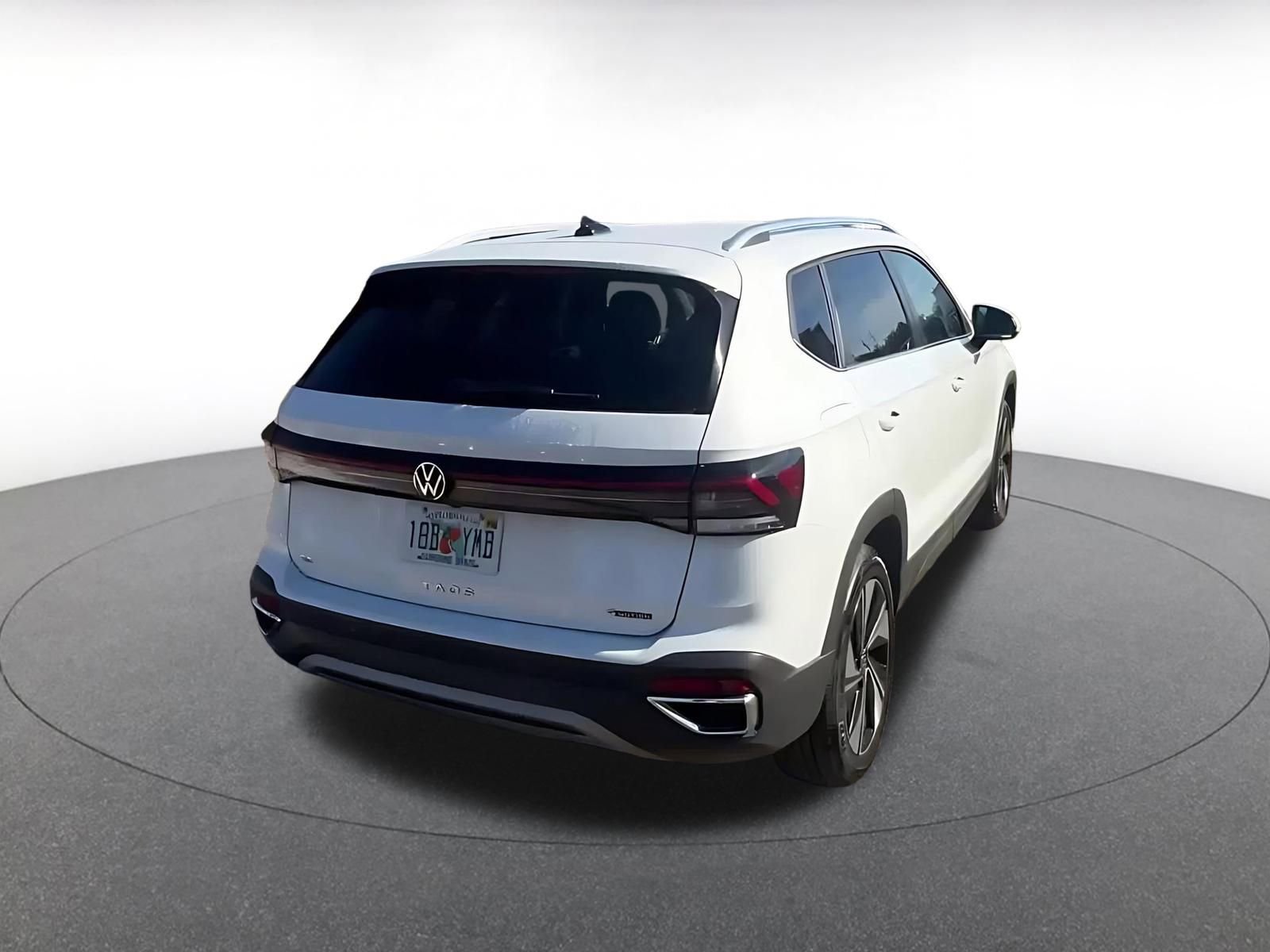 Used 2025 Volkswagen Taos SE image 14