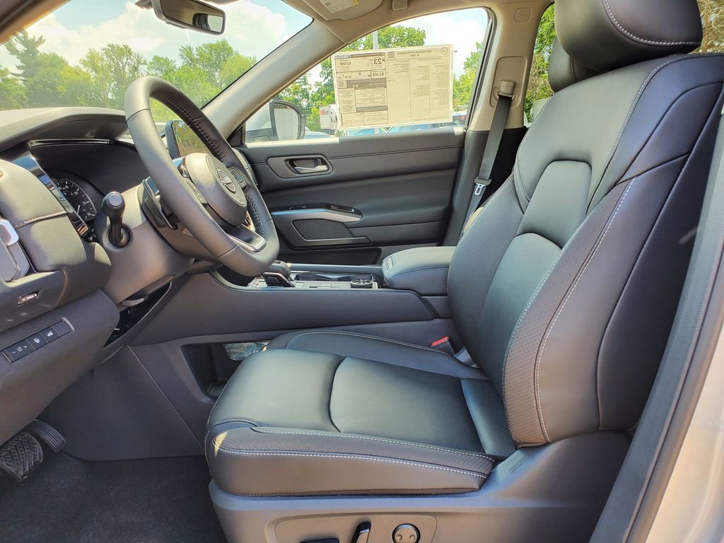 New 2025 Nissan Pathfinder SL w/ Cargo Package image 15