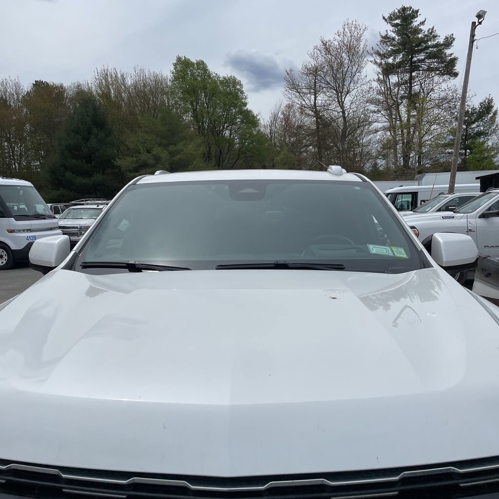Used 2025 Chevrolet Suburban High Country AWD/4WD image 9