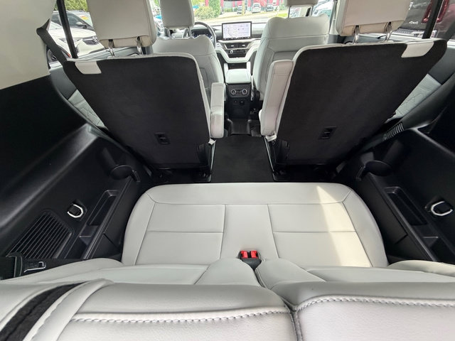 Used 2025 Ford Explorer Platinum AWD/4WD image 40