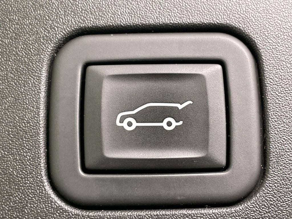 Used 2023 Buick Envision Avenir AWD/4WD image 18
