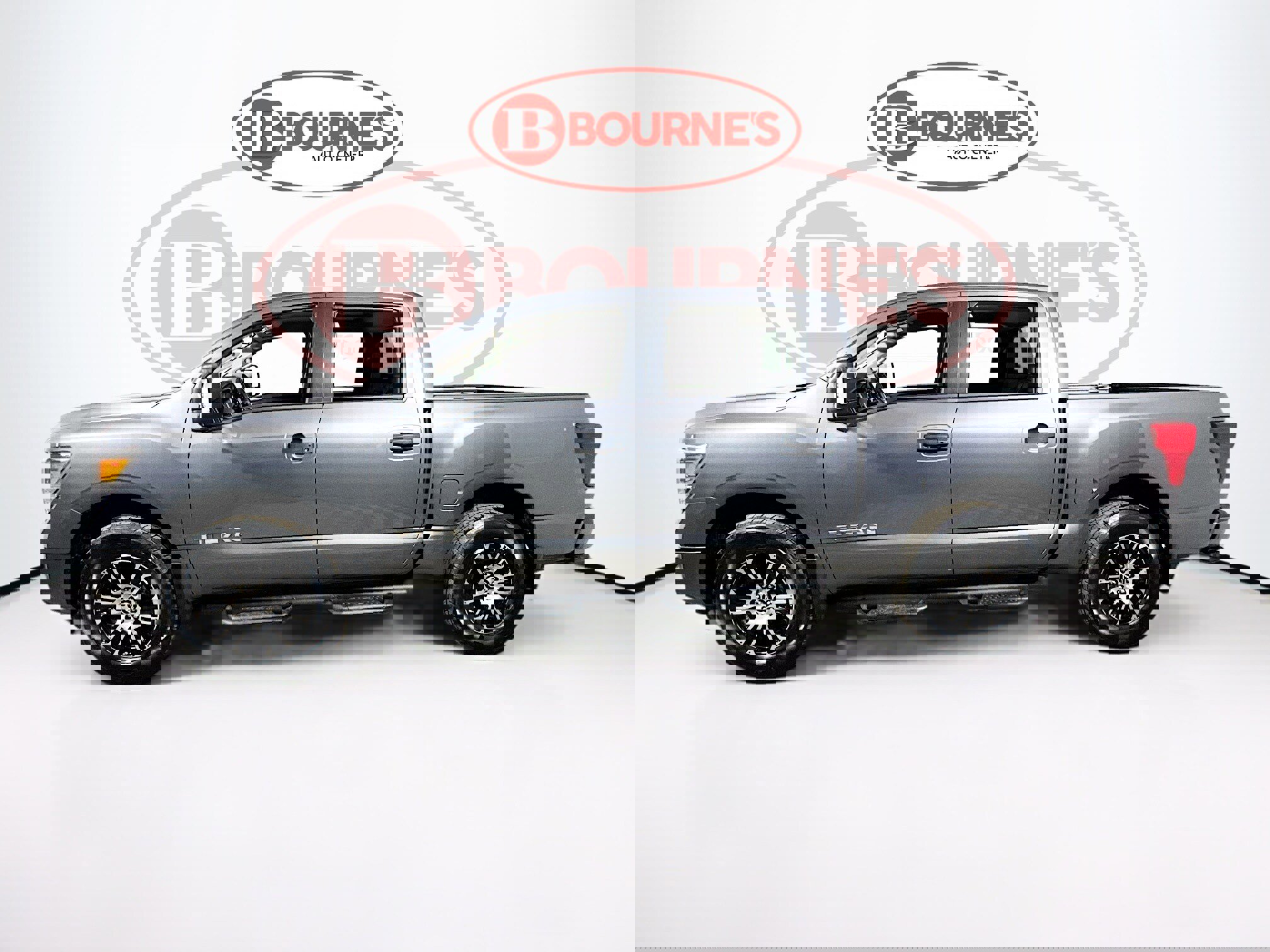 Used 2024 Nissan Titan SV w/ SV Convenience Package image 6