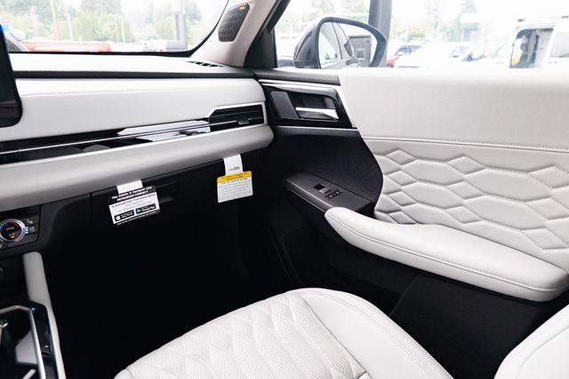 New 2025 Mitsubishi Outlander AWD image 11