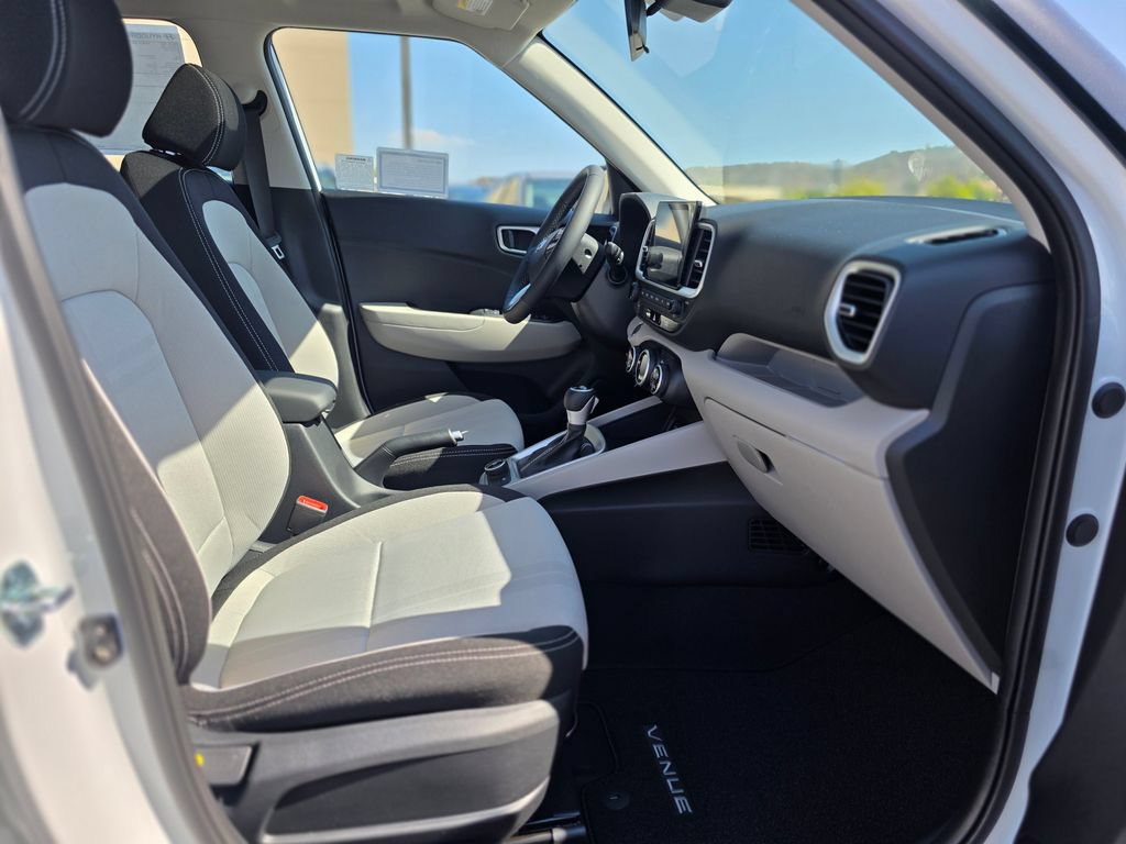 New 2026 Hyundai Venue SEL FWD image 10
