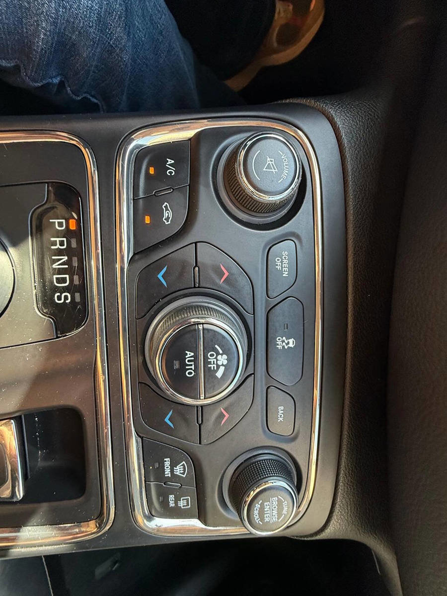 Used 2015 Chrysler 200 C w/ Navigation & Sound Group I image 37