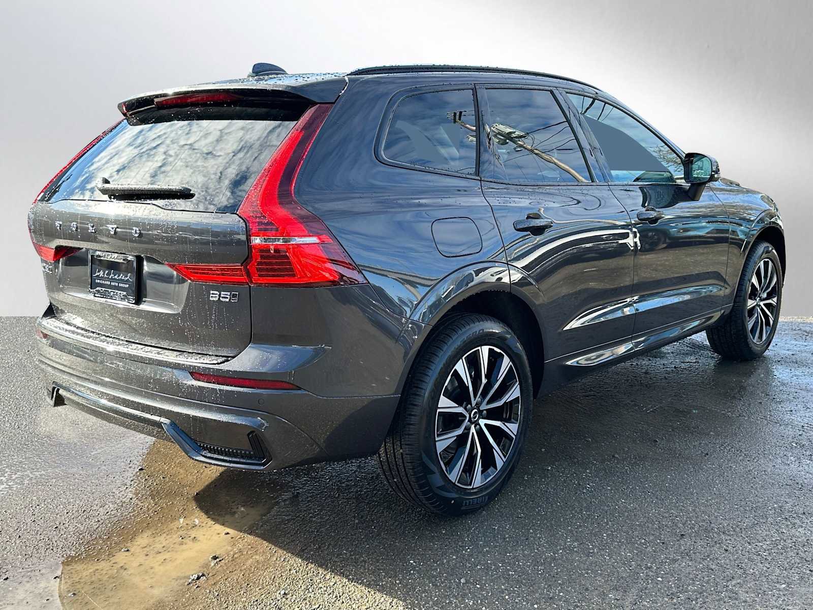 Used 2025 Volvo XC60 B5 Core w/ Protection Package Premier image 5