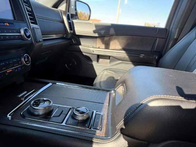 Used 2018 Ford Expedition Limited AWD/4WD image 32