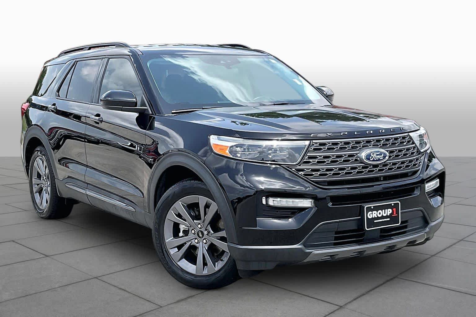 Used 2023 Ford Explorer XLT w/ Equipment Group 202A RWD image 3