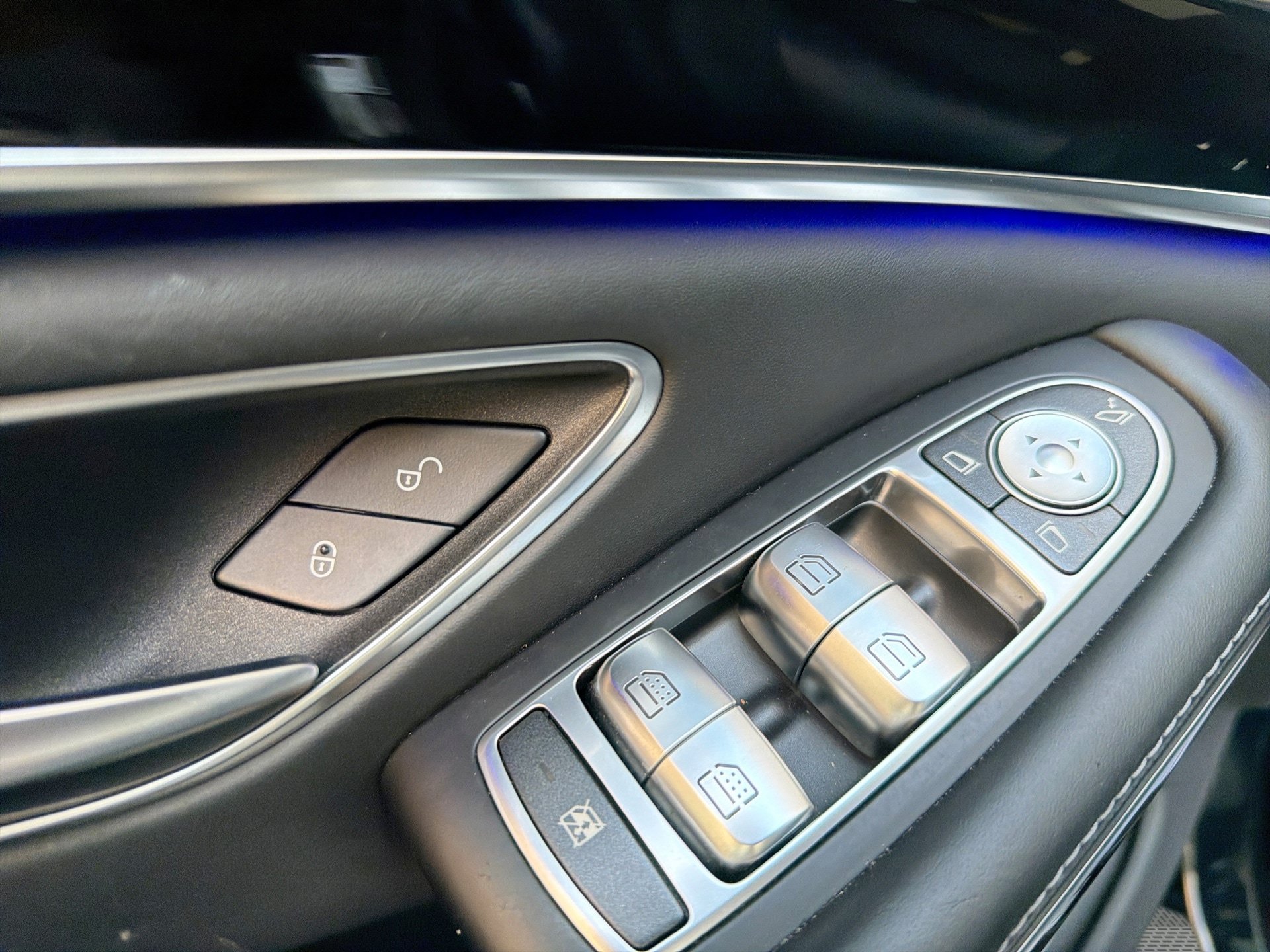Used 2017 Mercedes-Benz S 550 Sedan w/ Sport Package image 15
