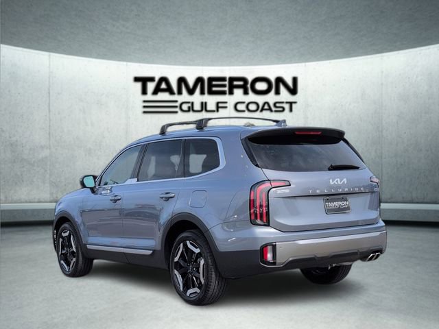 Used 2025 Kia Telluride EX w/ EX Captain's Chair Package image 3