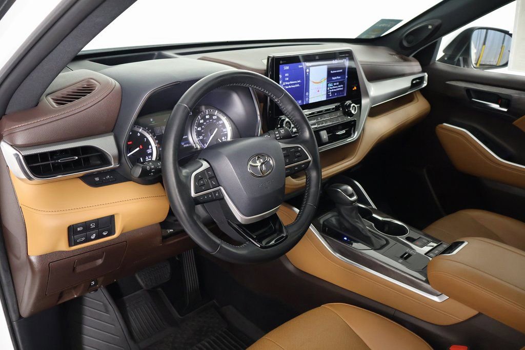 Used 2022 Toyota Highlander Platinum FWD image 7