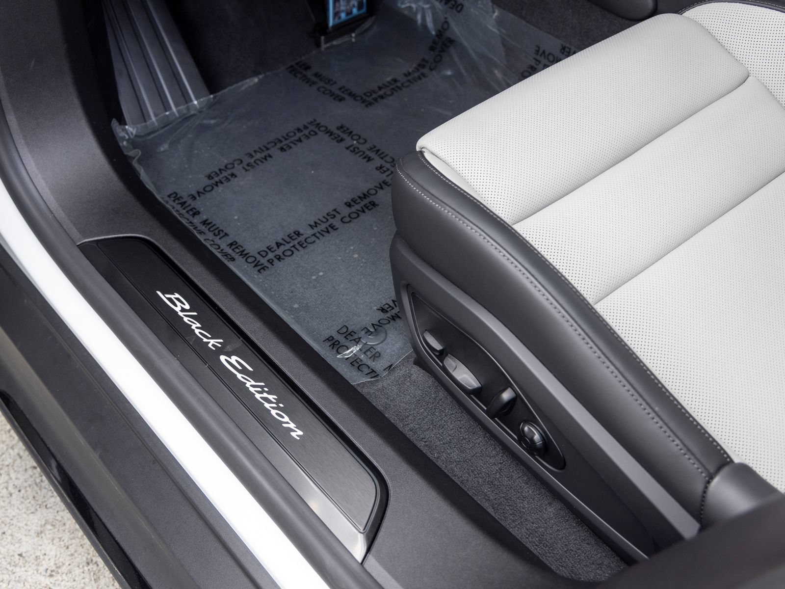 New 2026 Porsche Taycan AWD/4WD image 31
