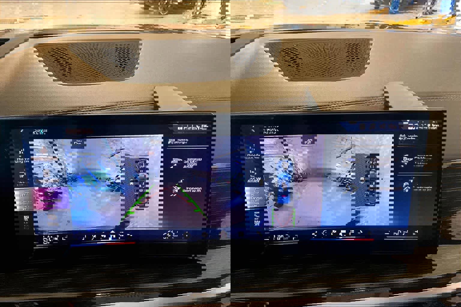 Used 2024 BMW X6 xDrive40i w/ Premium Package image 27