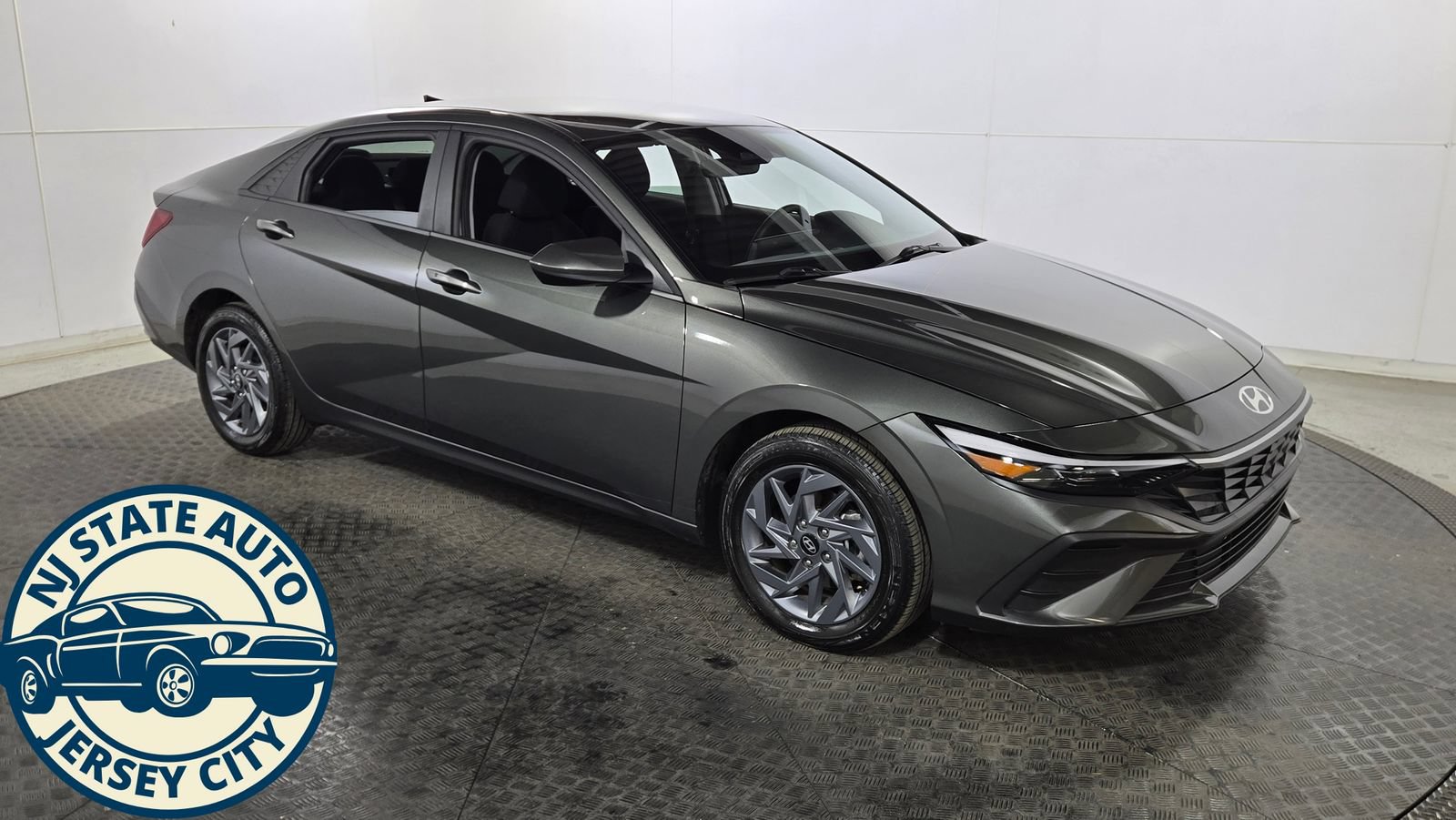Used 2024 Hyundai Elantra Blue FWD image 9