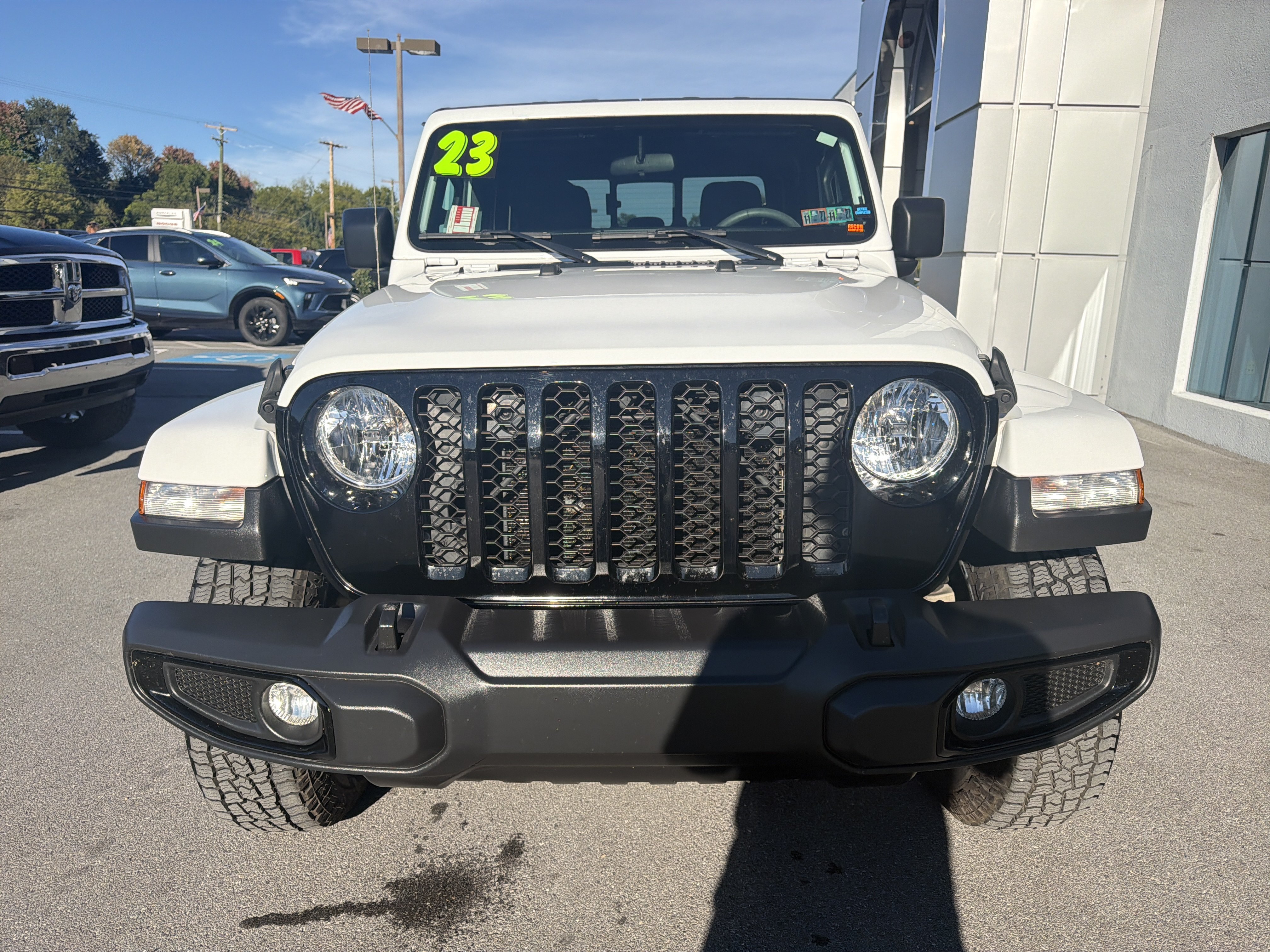 Used 2023 Jeep Gladiator Sport AWD/4WD image 9