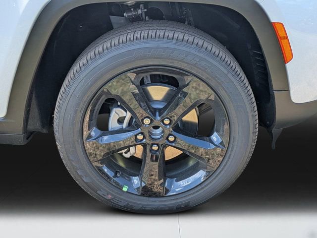New 2025 Jeep Grand Cherokee Altitude image 9
