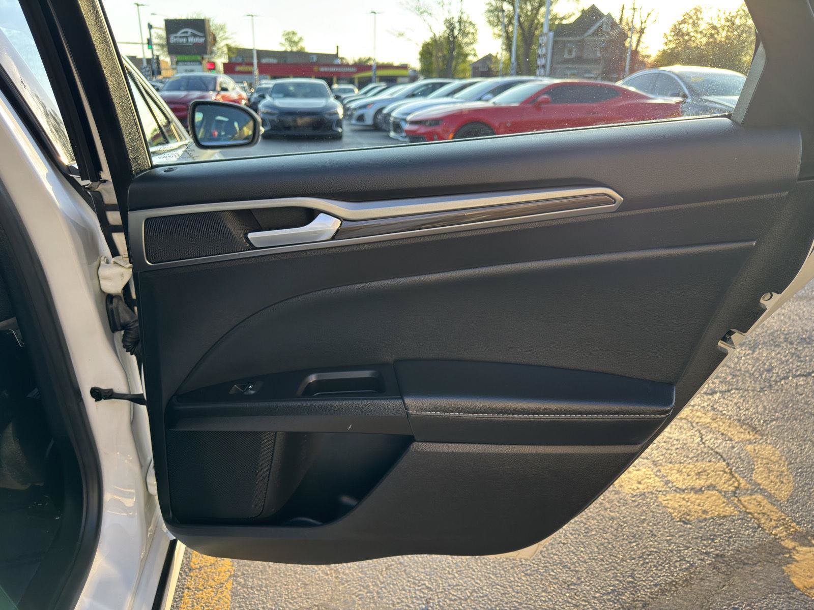 Used 2018 Ford Fusion SE w/ Equipment Group 602A FWD image 33